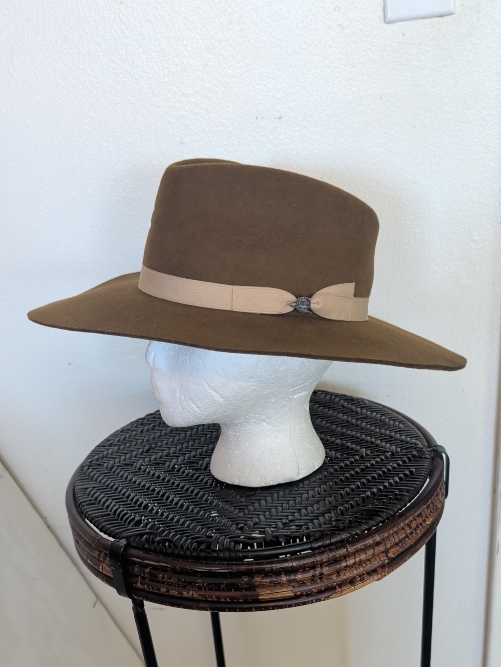 Charlie 1 Horse Acorn Womens Hat Size L 3 3/4"